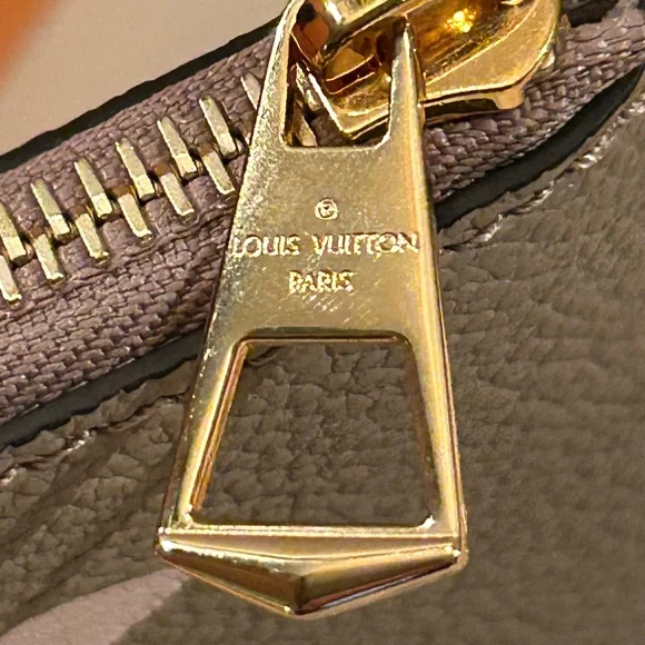 NEW Louis Vuitton GIANT BiColor Wristlet/Pouch/Chain Bag TURTLE DOVE/PASTEL PINK - Picture 15 of 16